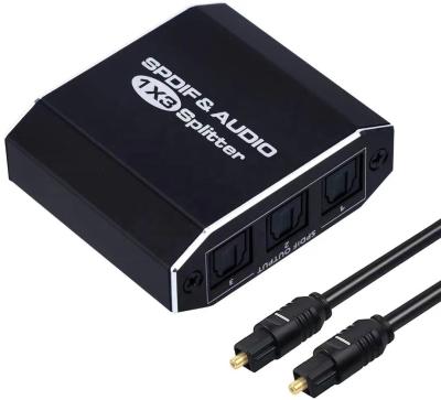 China 1 en 3 hacia fuera el divisor audio de fibra óptica 1x3 de Digitaces SPDIF TOSLINK con el cable óptico en venta