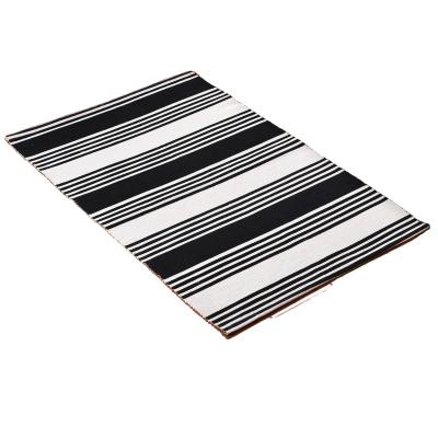 China 2022 Washable New Design Minimalist Carpet Black And White Stripes No Pills Good Quality Floor Mats for sale