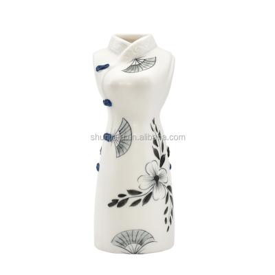 China Personalized Eco-friendly Pure Hand Painting Flower Chinese Home Decoration Porcelain Decor Feature Modern Ceramic Woman Wedding Vase for sale