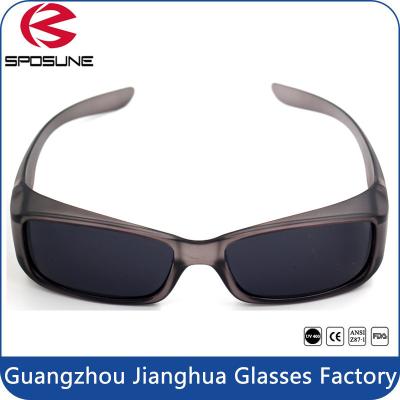 China Polarisierte Sonnenbrille-Sitze über Sonnenbrille-anti- Kratzern für Frauen/Männer zu verkaufen