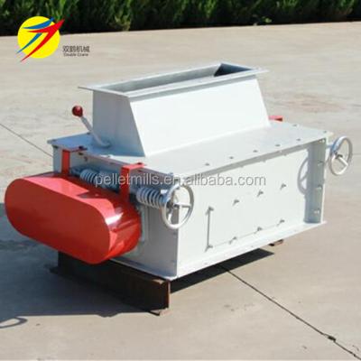 China Low Animal Feed Consumption Roller Crusher For Grain Poultry Feeder Roller Crusher For Small Animals for sale