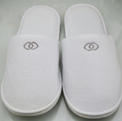 China Disposable Slippers Hotel Velvet Sandals Closed Toe Bedroom Slippers With Superior Quality Cotton Terry Slippers for sale