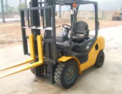 Cina 3 tonnellate di seconda mano Komatsu carrello elevatore giapponese Motore di seconda mano in vendita