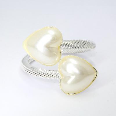 China Sustainable Gold, Silver High-end Wedding Decorations Valentine's Day Pearl Heart Napkin Ring for sale