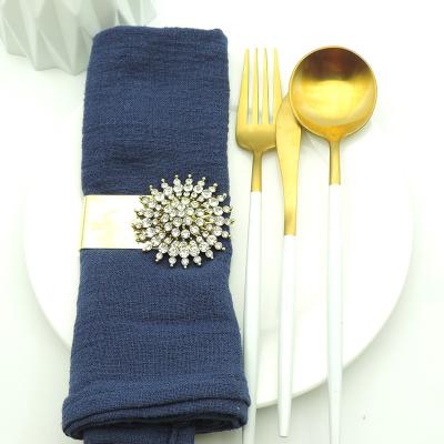 China Banquet Sustainable Top Wedding Gold And Silver Exquisite Metal Napkin Clip Napkin Ring for sale