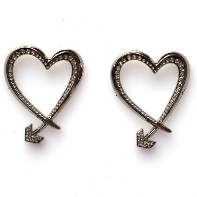 China Shoe Buckle Alloy Love Shaped Rhinestone Shoe Clips For Woman for sale