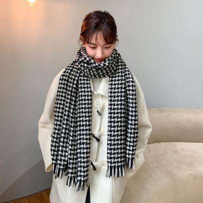 China Soft Smooth Feeling Wholesale Black And White Scarves Women 2022 New Winter Faux Cashmere Tassel Plaid Scarf for sale