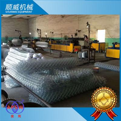 China 5.5KW Power Chain Link Fence Machine 25mm - 100mm Weaving Opening for sale