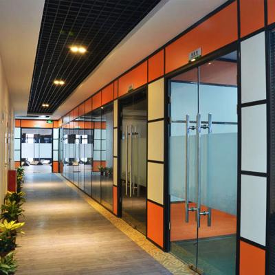 China Leisure Facilities Double Layer 80mm Tempered Transparent Glass Hotel Sound Insulation Glass Partition Wall Special Full View Aluminum Profiles for sale