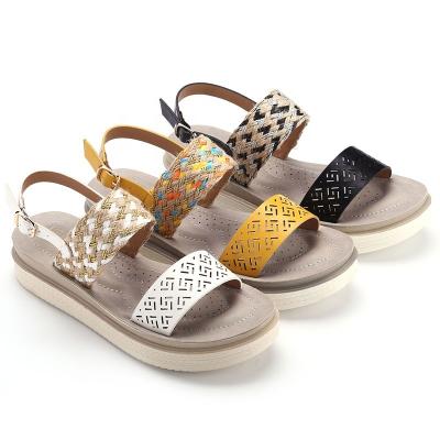 China New Fashion Summer Rubber Luxury Women Anti-skid Flip Flops Sandals Custom Made For Girl for sale