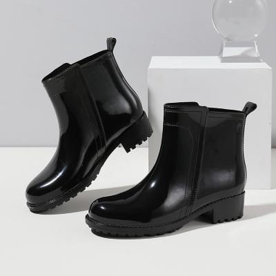 China OEM Chunky Platform Trendy Boots For Daily Deodorization Classic Fashion Waterproof Women for sale