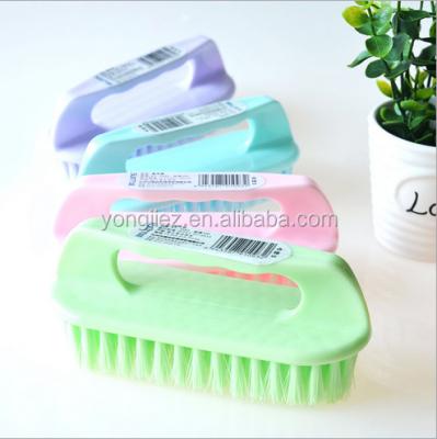 China Viable Multi-Use Clothes Brush with Plastic Handle for sale