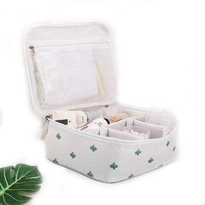 China Korean Multi-Function Pocket Cosmetic Storage Travel Makeup Storage Bags Washproof Toiletry Filter Mounts for sale