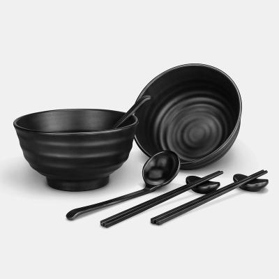 China Hot Sale Custom Restaurant Salad Soup Noodle Serving Viable Dinner Set With Chopstick Holder Melamine Black Ramen Bowl Dinner Set for sale