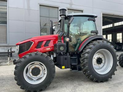 China Ausrüstung Landwirtschaftlicher Traktor 130 PS reibungsloser Betrieb Landwirtschaftsmaschine Traktor zu verkaufen