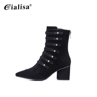 China Anti-Smell Chunky Heel Non Slip Shoes For Women Winter Leather Boots for sale