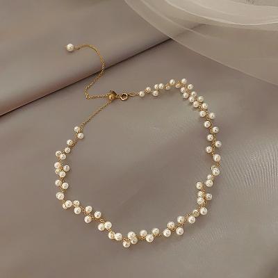 China New fashionable and beautiful short clavicle chain fashion necklace, crystal and pearl necklace necklace for sale