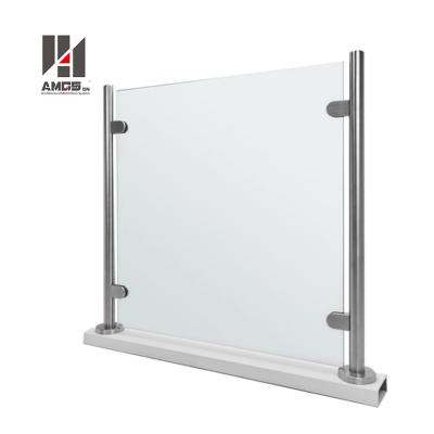 China Modern Designs Skyscraper Indoor / Outdoor Top Tempered Glass Stainless Steel Parapet Balustrade Bracket for sale