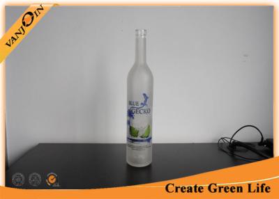 China Al por mayor botellas de vino de cristal heladas modificadas para requisitos particulares 750ml para la vodka con el cuello del corcho en venta