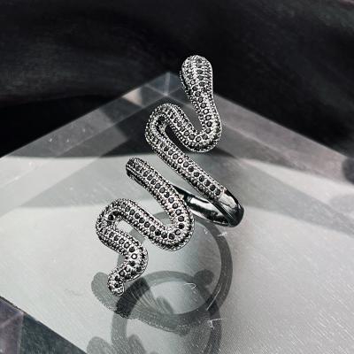 China CLASSIC Brand New Ladies Ring Jewelry Birthday Gift Adjustable Ring Unique Design Black Gold women ring for sale