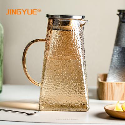 China Borosilicate Heat Resistant Hammered Viable Amber Glass Water Square Boottom Carafe For Coffee Wine With Stainless Steel Cork Lid for sale