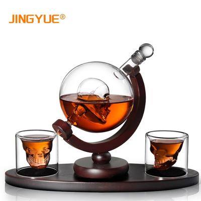 China New Classic/Postmodern Borosilicate Glass 810ml Clear Liquor Dispenser Skull Vodka Globe Decanter With 2 Glasses With Wooden Stand For Scotch Bourbon for sale