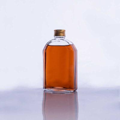 China 200ml Flat Shape Glass Empty Vodka Bottle Eco - Friendly Recyclable With Screw Cap for sale