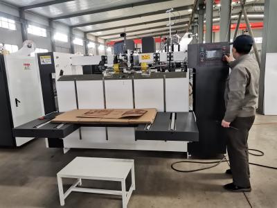 China 2T 3 van de Semi Automatische Nietmachinelagen Machine voor Kartondoos 2000mm Te koop