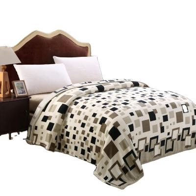 China 150*200cm Brushed Faux Fur Blanket Quilted Throw TV Blanket for sale