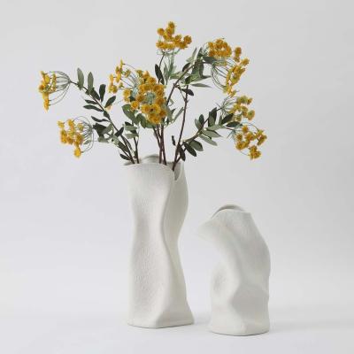 China New Design Minimalist Nordic White Modern Porcelain Ceramic Flower Vase For Home Decoration for sale