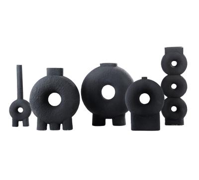 China Art Decor Factory Directly Donut Matt Black Ceramic Vase Nordic Modern Vase for sale