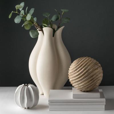 China Art Decor Luxury Modern White Home Decorative Unique Decoration Ceramic Flower Vase for sale