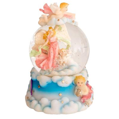 China Custom Europe Figurine Water Ball Resin Home Decor Snow Globe for sale