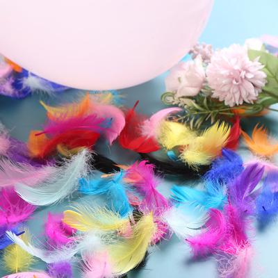 China 5g Plastic Flip Balloons Colorful 4-12cm Feather Birthday Party Balloons Decoration Feathers for sale