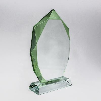 China Healthcare Institutes souvenir gifts YL-2056 Wholesale Customized Iceberg Shape Color Border Clear Crystal Glass Award Trophy For Company for sale