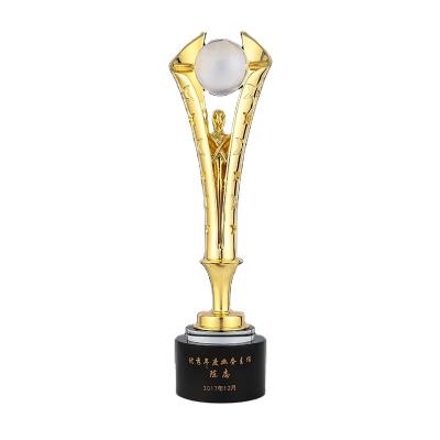 China New Europe Home Exquisite Crystal Oscar Sculpture Gold Metal Trophy Star 26CM White Ball for Company Celebration Gifts MOQ 1pc for sale