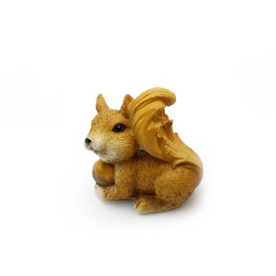 China Animal World Headquarters Custom Cute Kid Decoration Resin Squirrel Animal Figurine for sale