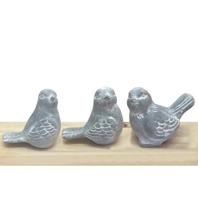 China Handcraft Custom Wholesale Hand Painted Outdoor Garden Decor Small Animal Cement Bird Cheap Figurine for sale