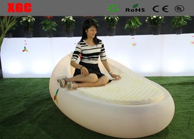 China Tabela oval do lado do cubo da cama da luz do diodo emissor de luz da forma do estilo de gama alta para a piscina à venda