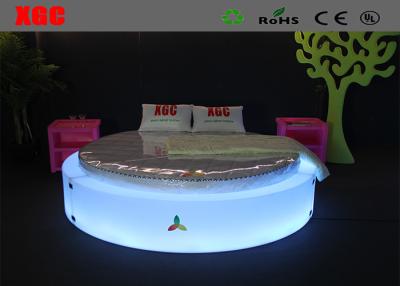 China Bens iluminados do Chaise da estrutura plástico oco para o hotel dos pares à venda