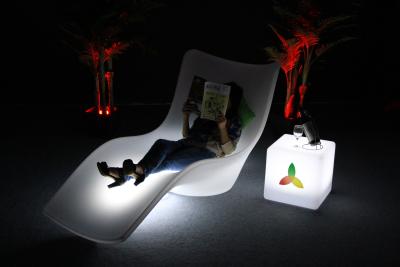 China Muebles al aire libre LED del sillón plástico del PE para el patio de la piscina respetuoso del medio ambiente en venta