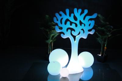 China Árbol de navidad plástico de la decoración de la decoración al aire libre casera del jardín con la luz llevada en venta