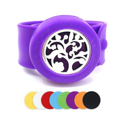 China Custom Stainless Steel Silicon Band Cheageable Aroma Essential Oil Diffuser Pendant Bracelet For Kids for sale