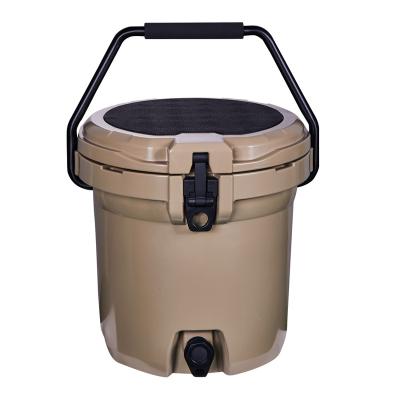 China 5 Gallon Insulated Round Ice Bucket Plastic Bucket Cooler for sale