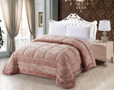 China Luxury Flannel Pink Polyester Comforter Set For Ultimate Comfort And Warmth for sale