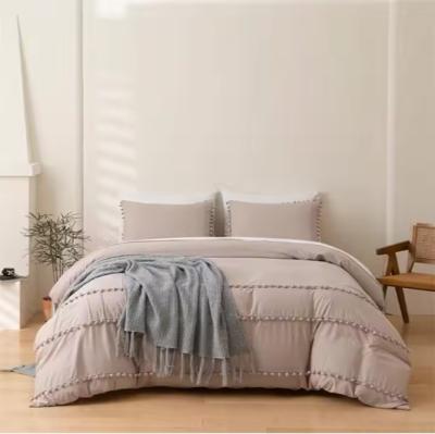 Cina Microfibra Luxury Solid Super Soft Lettiera Comforter Set Con Pompom in vendita