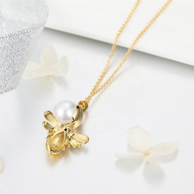 China Gemstone Jewelry Series Cute Zircon Diamond Bee Jewelry Pendant Chain Necklace 925 Sterling Silver Pearl Necklace for sale