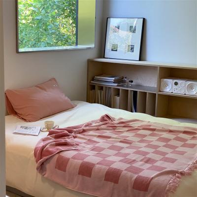 China 2021 Retro PORTABLE Hot Selling Shawl Air Conditioning 140*140cm High Quality Checkerboard Cotton Throw Blanket Pink With Tassel for sale