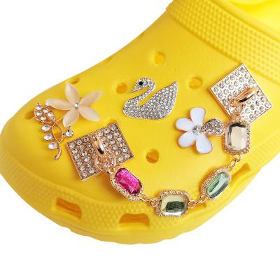 China Chains 2022 Hot Selling Chain Shoe Charms Decoration Accessories Suitable For Shoe for sale