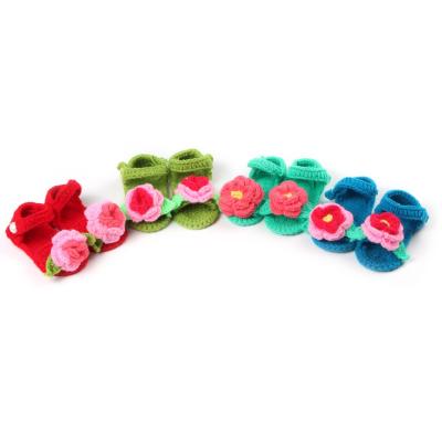 China Fashion Flat Sweet Same Summer Handmade Crochet Baby Sandals In Stock for sale